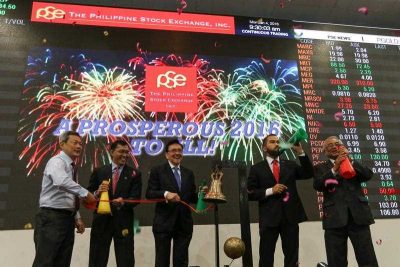 Philippine Stock Exchange officials lead the bell ringing during the first trading day of the year 2016 at the Philippine Stock Exchange in the financial district of Makati, south of Manila, Philippines, 4 January 2016. (Photo: AAP).