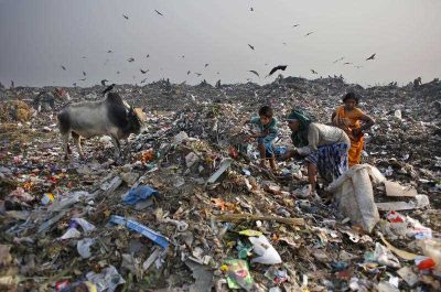 Waste pickers look for recyclable items at a landfill on the outskirts of New Delhi in October 2014. (Photo: AAP)