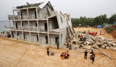 Rescuers from Vietnam and Thailand work at the site of a house collapse as part of the ASEAN Disaster Emergency Response Simulation Exercise outside Hanoi, 23 October, 2013. (Photo: Reuters/Kham). 