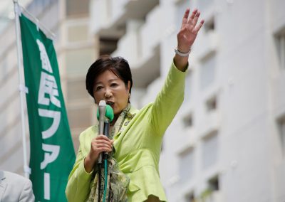 Tokyo Governor Yuriko Koike makes a speech for candidates from her Tomin First no Kai party ahead of a metropolitan assembly election in Tokyo, Japan, 28 May 2017 (Photo: REUTERS/Kim Kyung-Hoon).