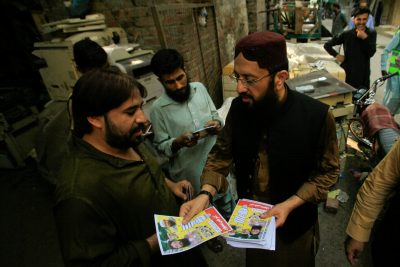Mohammad Yaqoob Sheikh, the nominated candidate of the Milli Muslim League, distributes handbills to residents during an election campaign for the National Assembly NA-120 constituency in Lahore, Pakistan, 10 September 2017 (Photo: Reuters/Mohsin Raza).