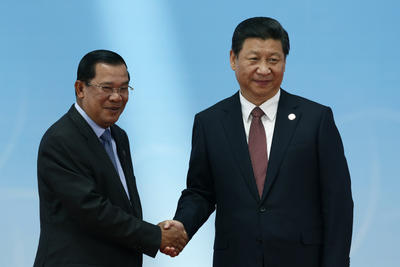 Cambodian prime minister Hun Sen, left, and Chinese president Xi Jinping shake hands while at a multinational conference in Shanghai on Wednesday 21 May 2014. Both the Philippines and Vietnam have blamed Cambodia for blocking discussions on Chinese aggression in the South China Sea at the 2012 ASEAN summit. (Photo: AAP)