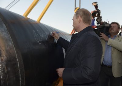 Russia's President Vladimir Putin signs on the first segment of pipeline during a ceremony marking the start of construction of 'Power of Siberia' pipeline at the village of Us Khatyn, 1 September 2014. (Photo: Reuters/Ria Novosti).