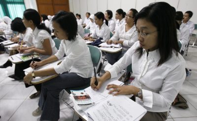 Indonesian nurses study Japanese culture in Jakarta before leaving to work in Japan. Nursing is included in a bilateral economic partnership agreement. (Photo: Crack Palinggi/Reuters).