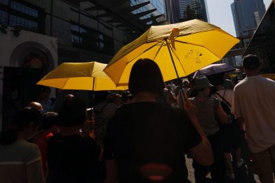 Demonstrators hold yellow umbrellas, the symbol of the Occupy Central movement, in protest of the jailing of student leaders Joshua Wong, Nathan Law and Alex Chow who were imprisoned for their participation in the 2014 pro-democracy Umbrella Movement, Hong Kong, 20 August 2017 (Photo: Reuters/Tyrone Siu).