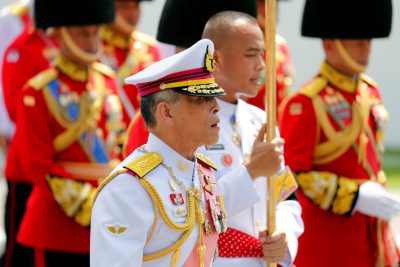Thailand's King Maha Vajiralongkorn takes part in a procession to transfer the royal relics and ashes of late King Bhumibol Adulyadej from the crematorium to the Grand Palace in Bangkok, Thailand, 27 October 2017. (Photo: Reuters/Jorge Silva).