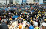 Protesters carry umbrellas as they attend a demonstration in support of the city-wide strike and to call for democratic reforms in Hong Kong, China, 5 August 2019 (Photo: Reuters/Kim Kyung-Hoon).