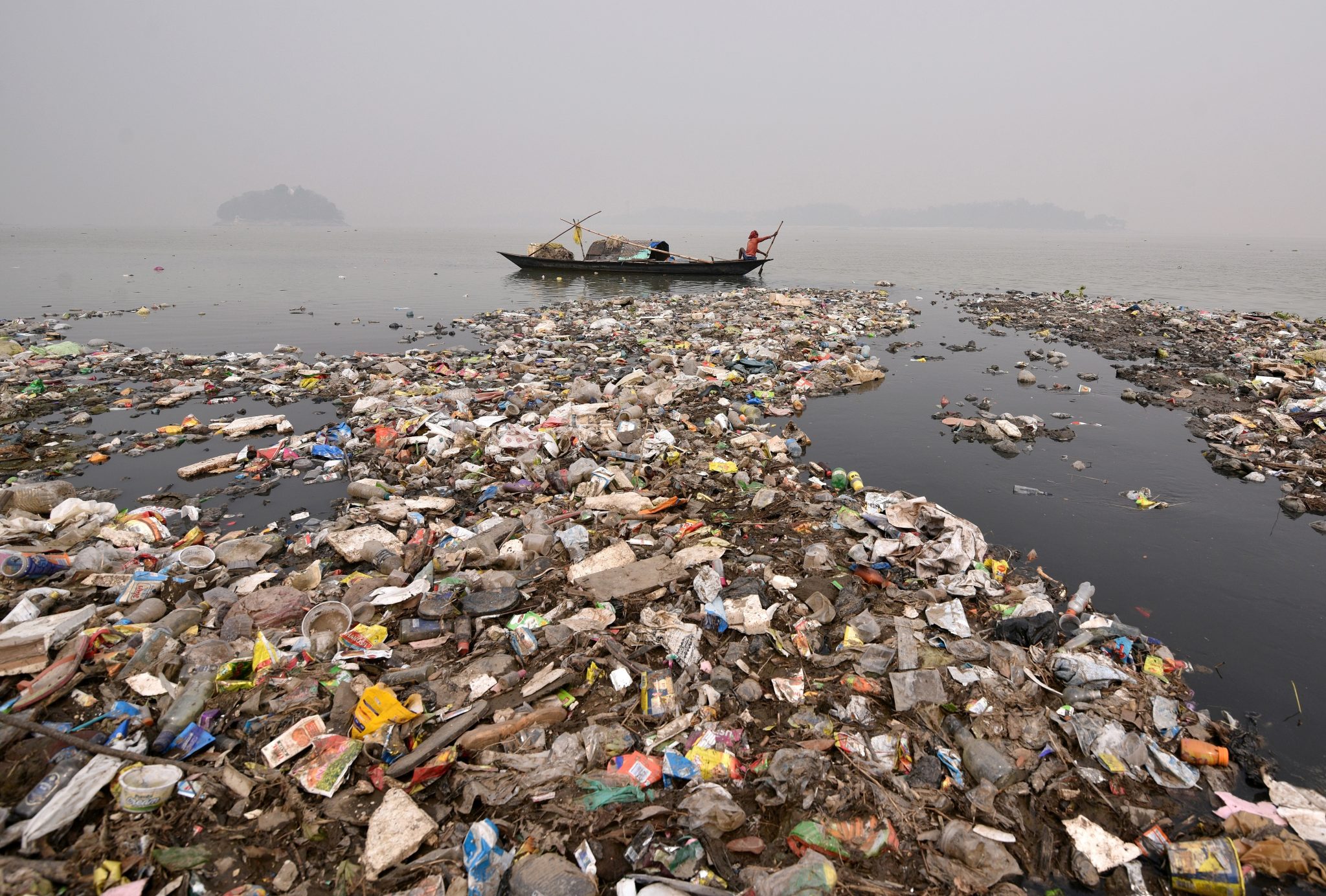 relevance of marine pollution