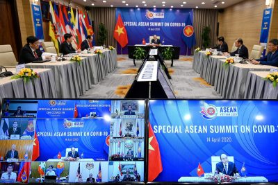 Le Premier ministre vietnamien Nguyen Xuan Phuc s'adresse à une vidéoconférence spéciale avec les dirigeants de l'Association des nations de l'Asie du Sud-Est (ANASE), sur la maladie des coronavirus (COVID-19), à Hanoi le 14 avril 2020 (Manan Vatsyayana / Pool via Reuters). 