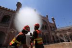 Rescue workers spray disinfectant while sanitising a mosque amid the coronavirus disease (COVID-19) outbreak, in Peshawar, Pakistan, 21 May 2020 (Photo: REUTERS/Fayaz Aziz).