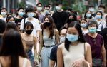 People cross a street at the shopping district of Orchard Road amid the coronavirus outbreak in Singapore, 19 June 2020 (Photo: Reuters/Edgar Su).