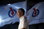 Prime Minister and Secretary-General of the ruling People's Action Party (PAP) Lee Hsien Loong speaks to people during a rally in Singapore 4 September, 2015 (Reuters/Edgar Su).