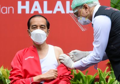 Indonesia’s President Joko Widodo receives the second dose of Sinovac's COVID-19 vaccine at the Presidential Palace in Jakarta, Indonesia (Photo: Reuters).
