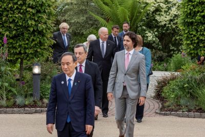 Japan's Prime Minister Yoshihide Suga, Italy's Prime Minister Mario Draghi, Canada's Prime Minister Justin Trudeau, US President Joe Biden, German Chancellor Angela Merkel, Britain's Prime Minister Boris Johnson, France's President Emmanuel Macron and Britain's Queen Elizabeth attend a reception on the sidelines of the G7 summit, at the Eden Project in Cornwall, Britain, 11 June 2021 (Photo: Jack Hill/Pool via Reuters).