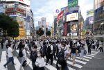 People wearing masks for protection against the coronavirus walk across a scramble intersection in Tokyo's Shibuya area, 20 August 2021 (Photo: Reuters).