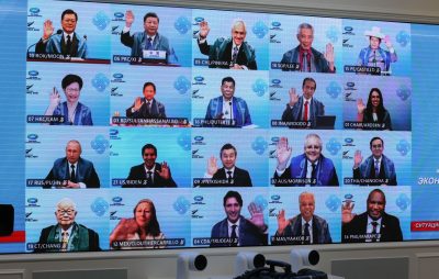 The participants are seen on a screen during the Asia-Pacific Economic Cooperation (APEC) Summit held via videoconference (Photo: Mikhail Metzel/TASS via Reuters).