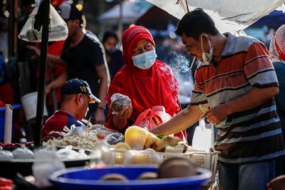 A woman wearing a protective mask to prevent the spread of COVID-19 shops at a traditional market, Jakarta, Indonesia, 1 March 2021 (Photo: Reuters/Willy Kurniawan).