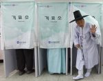 A village schoolmaster prepares his ballot at a polling station during parliamentary elections in Nonsan, South Korea, 11 April 2012 (Photo: Reuters/Kim Kyung-Hoon)