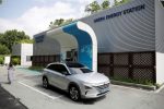 A Hyundai Motor's Nexo hydrogen car is fuelled at a hydrogen station in Seoul, South Korea, 13 August 2019 (Photo: Reuters/Kim Hong-Ji).