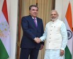 Indian Prime Minister Narendra Modi welcomes Tajikistan President Emomali Rahmon to Hyderabad House, New Delhi, India, 17 December 2016 (Photo: Reuters/PIB).