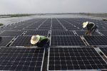 Chinese workers install solar panels in the world's largest floating solar energy plant with a capacity of 40 megawatts of energy in Huainan city, China, 7 June 2017 (Photo: Reuters/Oriental Image).