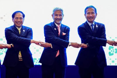 Vietnamese Foreign Minister Bui Thanh Son, Indian Foreign Minister Subrahmanyam Jaishankar and Singaporean Foreign Minister Vivian Balakrishnan attend the ASEAN Foreign Ministers' Meeting in Phnom Penh, Cambodia, August 4, 2022 (Photo: Reuters/Soe Zeya Tun).