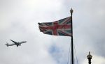 A Japan Airlines airplane flies past a Union Jack flag in London, Britain, 11 September 2017 (Photo: Reuters/Hannah McKay).