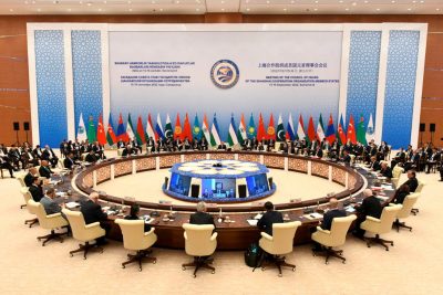 Katılımcılar, 16 Eylül 2022'de Özbekistan'ın Semerkant kentinde düzenlenen zirvede Şanghay İşbirliği Örgütü üyesi devlet başkanlarının toplantısına katıldı (Fotoğraf: Reuters / Özbekistan Dışişleri Bakanlığı)