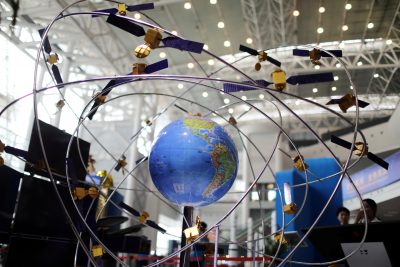 مدلی از سیستم ماهواره ناوبری BeiDou در نمایشگاه روز فضایی چین 2019 در چانگشا، استان هونان، چین مشاهده می شود.  (عکس: رویترز/علی سانگ)