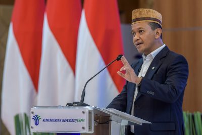 بهلیل لاهادالیا، وزیر سرمایه گذاری اندونزی، در یک کنفرانس مطبوعاتی در دفتر هیئت هماهنگی سرمایه گذاری (BKPM) در جاکارتا، اندونزی، 7 ژانویه 2022 (عکس: رویترز/عکس آنتارا) صحبت می کند.