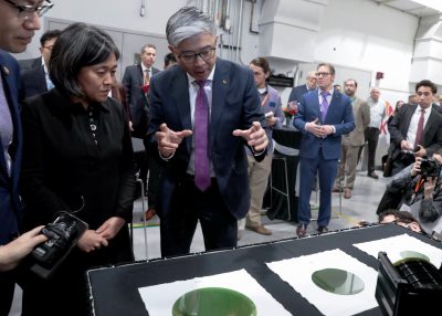 Jianwei Dong, CEO of South Korean semiconductor manufacturer SK Siltron CSS, during a tour of SK Siltron CSS's expanded silicon wafer fab in Auburn, Michigan, USA, March 16, 2022. U.S. Trade Representative Catherine of Thailand listens (Photo: Reuters/Rebecca Cook).
