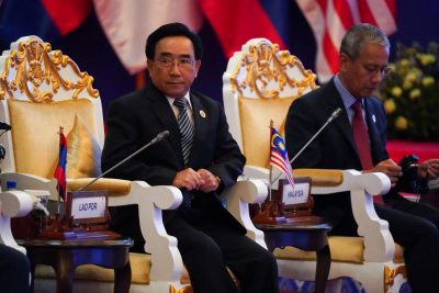 พันคำ วิภาวัน อดีตนายกรัฐมนตรีของลาวเข้าร่วมการประชุมกับผู้แทนของสมัชชารัฐสภาอาเซียน (AIPA) ระหว่างการประชุมสุดยอดอาเซียนในกรุงพนมเปญ กัมพูชา 10 พฤศจิกายน 2565 (ภาพ: รอยเตอร์/ซินดี้ หลิว)