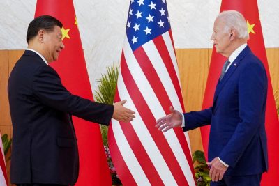 Joe Biden se reúne con Xi Jinping al margen de la Cumbre de Líderes del G20 en Bali, Indonesia, el 14 de noviembre de 2022 (Foto: REUTERS/Kevin LaMarque).