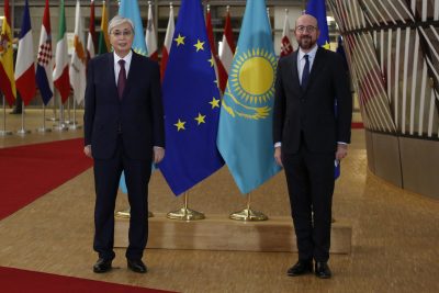 Le président du Conseil de l'UE, Charles Michel, reçoit le président du Kazakhstan Kassym-Jomart Tokayev au Conseil de l'UE le 25 novembre 2021 (Photo : Reuters/Valeria Mongelli).