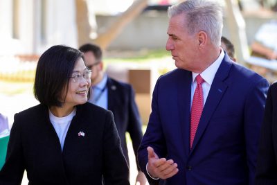 台湾总统蔡英文于 2023 年 4 月 5 日在美国加利福尼亚州西米谷的罗纳德里根总统图书馆会见美国众议院议长凯文麦卡锡（照片：REUTERS / David Swanson）。