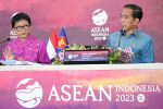 Indonesian Foreign Minister Retno Marsudi speaks to media during a press conference as Indonesian President Joko Widodo listens, on the 42nd ASEAN Summit held in Labuan Bajo, East Nusa Tenggara province, Indonesia, 11 May 2023 (Photo: Reuters/Achmad Ibrahim).
