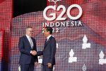 Australia's Prime Minister Anthony Albanese greets Indonesia's President Joko Widodo as he arrives for the G20 leaders' summit in Nusa Dua, Bali, Indonesia, 15 November 2022 (Photo: Reuters/Kevin Lamarque).