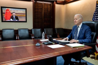 Le président américain Joe Biden s'entretient avec le président chinois Xi Jinping par téléphone le 18 mars 2022, Washington DC, États-Unis (Photo : Reuters/Eyepress Media).