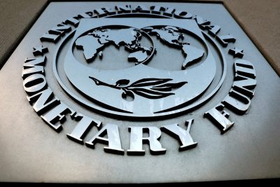 Das Logo des Internationalen Währungsfonds (IWF) ist am 4. September 2018 vor dem Hauptgebäude in Washington, USA, zu sehen. (Foto: Reuters/Yuri Grybas/File Photo/File Photo)